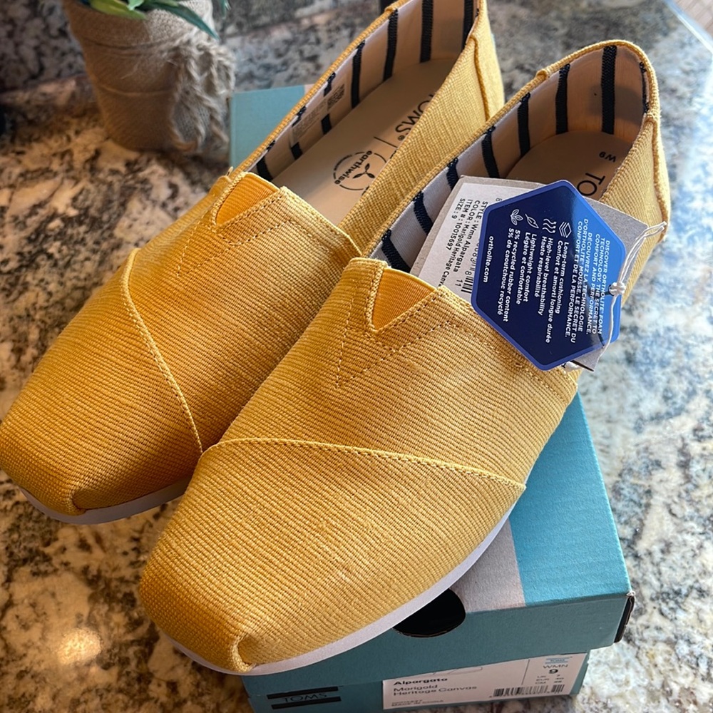 Womens Toms